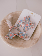 Load image into Gallery viewer, Francesca Floral Retro Scrunchie