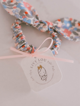 Load image into Gallery viewer, Francesca Floral Retro Scrunchie