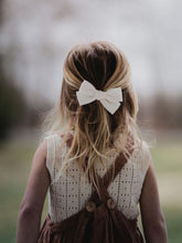 Load image into Gallery viewer, Cream White Pinwheel Bow