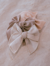 Load image into Gallery viewer, Ivory Fable Bow