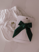 Load image into Gallery viewer, Green bow on a LIVY LOU branded card with a matching drawstring bag.
