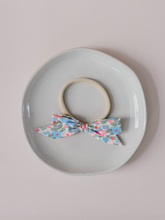 Load image into Gallery viewer, Francesca Baby Bow headband
